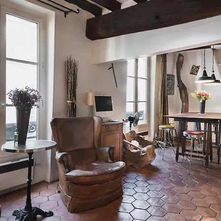 Modern And Stylish Flat - Le Marais Apartment
